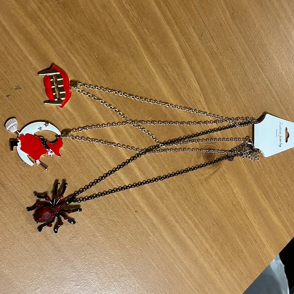 Set of 3 necklaces